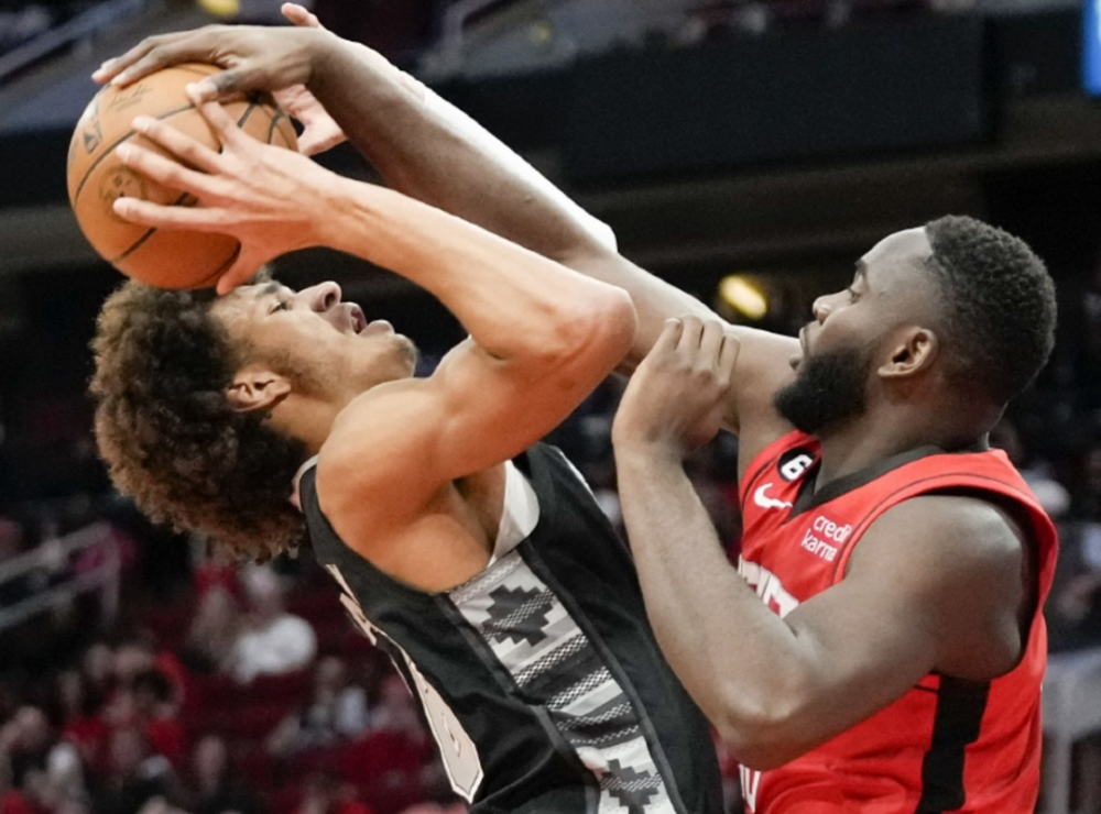 米兰体育-底特律活塞发布备战花絮，窗口期回应争议，社区盾任务艰巨，阵容厚度经受考验的简单介绍