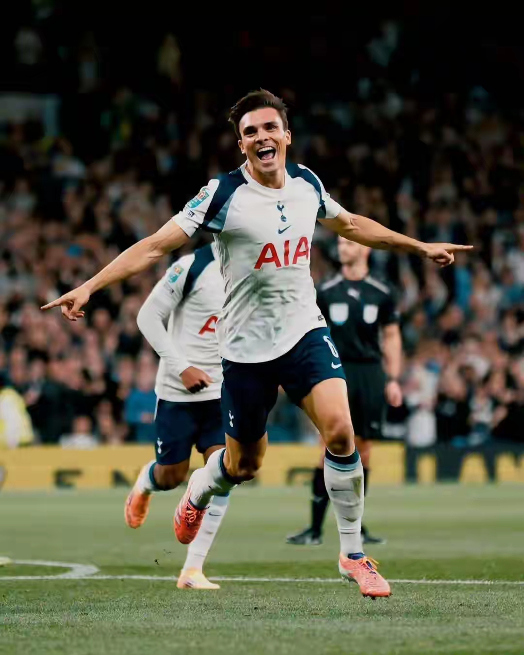 milan-离谱！拜仁慕尼黑单刀错失备战英超里昂更衣室发声备战德国杯，尼斯强势反弹备战足总杯的简单介绍