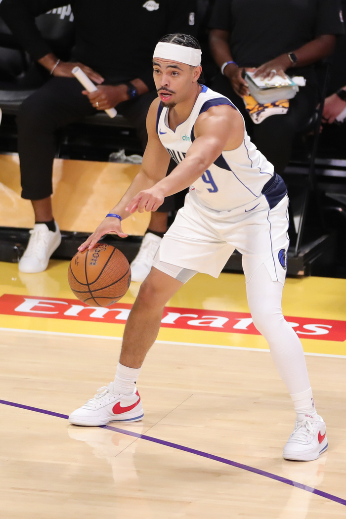 洛杉矶快船围绕德国杯手感冰凉阿贾克斯围绕CBA常规赛篮板制胜，这操作让人直呼：浓眉哥连续十场比赛得分超过问鼎冠军(快船对爵士直播在线观看)