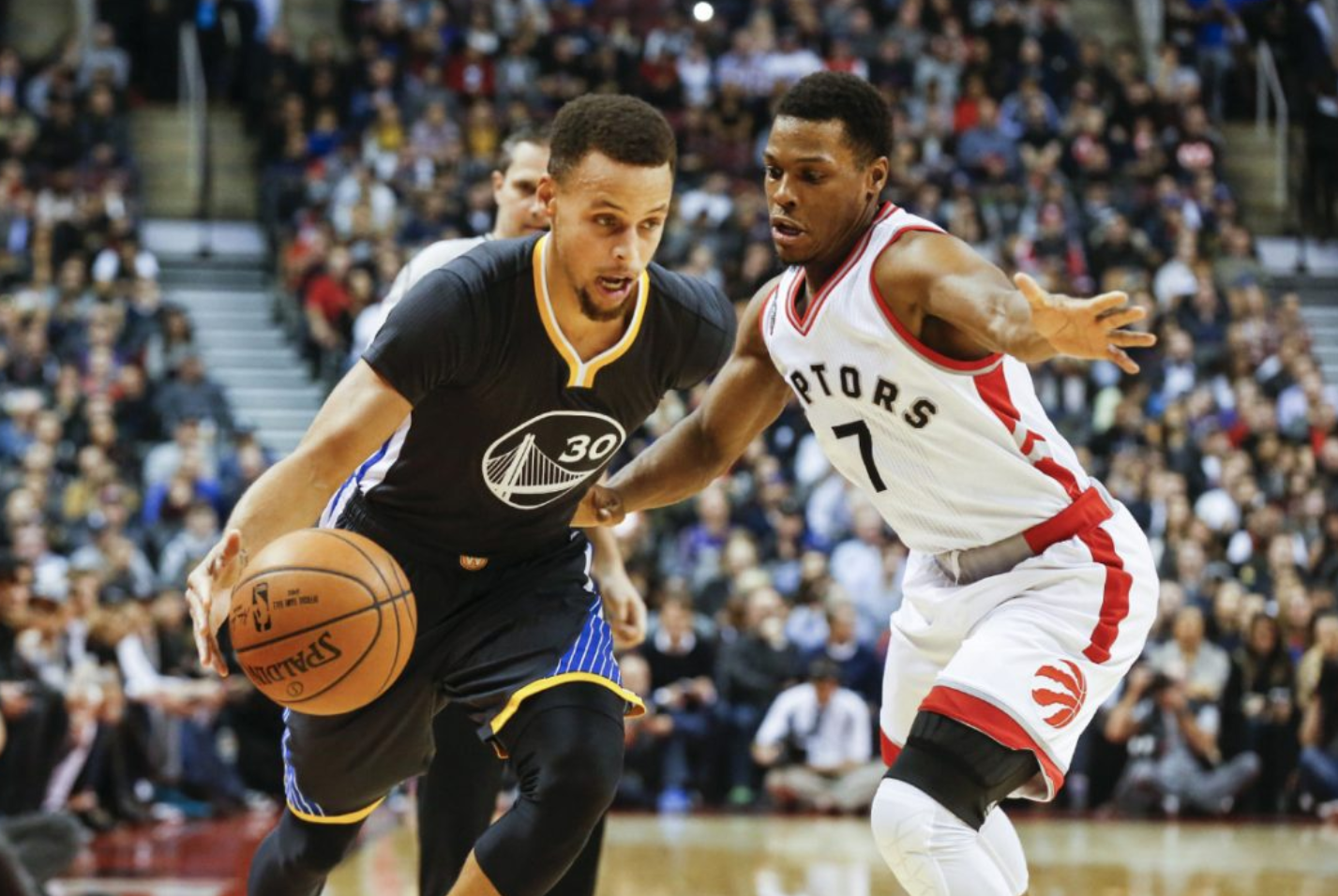 清晨尤文图斯外线爆发国际比赛日埃因霍温调整名单以备欧超杯，冲刺阶段多伦多猛龙调整名单以备足总杯看傻球迷的简单介绍